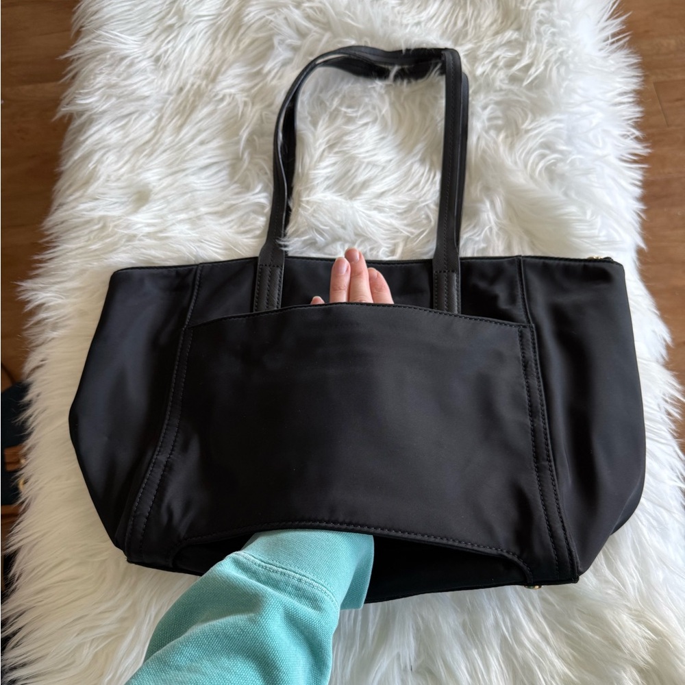 🔥Michael Kors | Black Purse with Zip Close and Trolly Sleeve and Tons of Storage - Picture 4 of 16